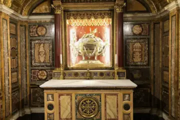 Via Crucis - Essential Catholic Rome Pilgrim Tour 2 Relics in St Mary Major