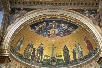 Via Crucis – Relics of Christ Tour in Rome 2 Christ, the Cross and saints in the golden apse mosaic of St John Lateran, Rome