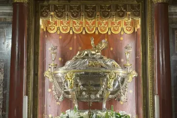Via Crucis – Relics of Christ Tour in Rome 2 Sacred Crib reliquary in the Basilica of St Mary Major, Rome